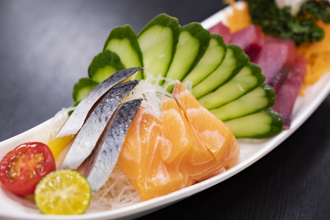 Peixes e vegetais são partes saudáveis ​​​​de uma dieta cetogênica com baixo teor de carboidratos