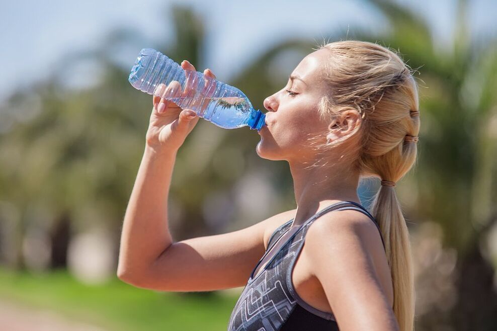 Beba água suficiente para lutar contra a obesidade